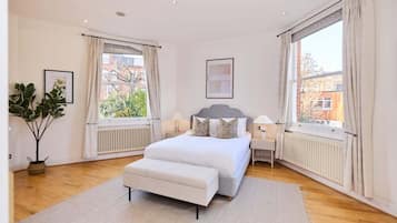 5 bedrooms, iron/ironing board, WiFi, bed sheets