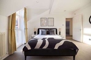 5 bedrooms, iron/ironing board, WiFi, bed sheets