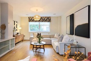 Televisión y oficina 