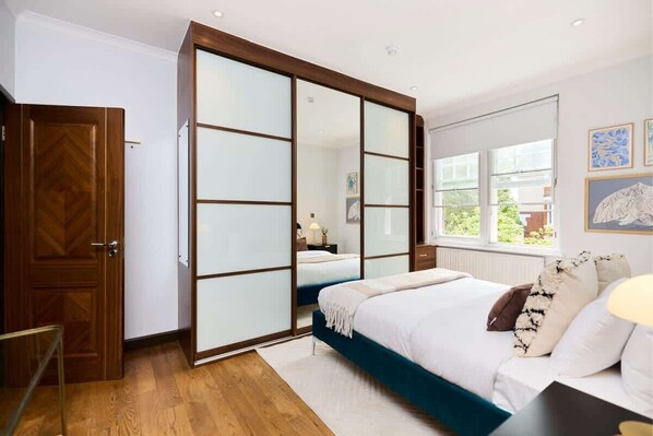 2 habitaciones, tabla de planchar con plancha, wifi y ropa de cama