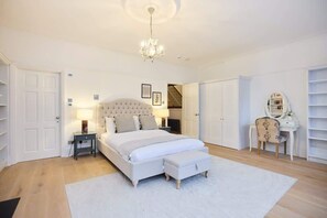 6 chambres, fer et planche à repasser, Wi-Fi, draps fournis