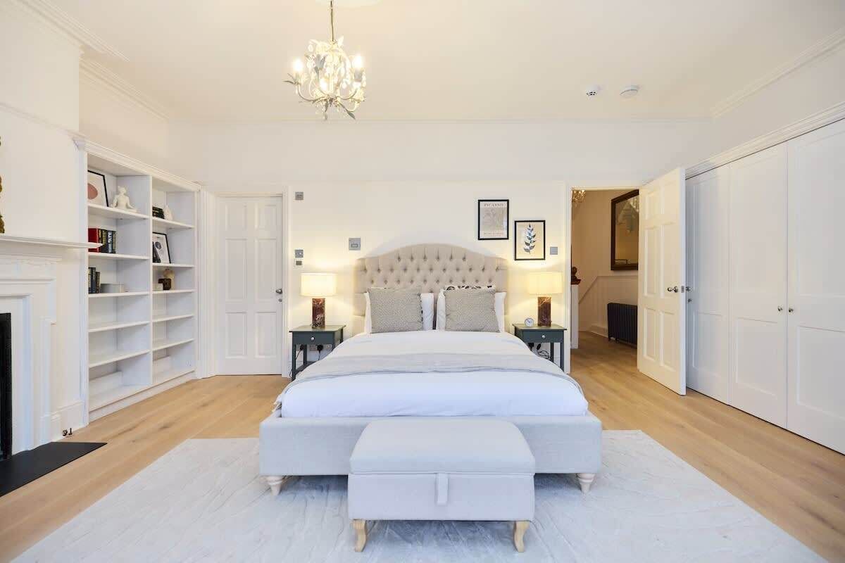 6 chambres, fer et planche à repasser, Wi-Fi, draps fournis