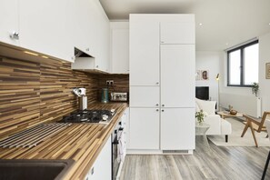Frigorifero, forno, piano cottura, lavastoviglie