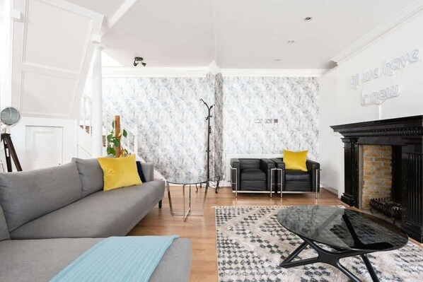 TV, fireplace, offices