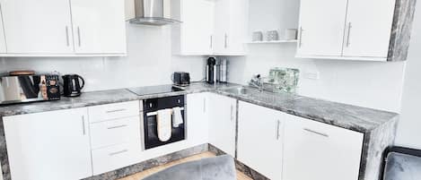 公寓, 阳台, 花园景观 | 私人厨房 | 意式浓缩咖啡机、茶具/咖啡用具