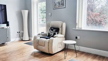 Apartment, Balcony, Garden View | Lounge