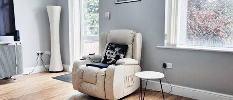 Apartment, Balcony, Garden View | Lounge