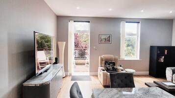 Apartment, Balcony, Garden View | Lounge