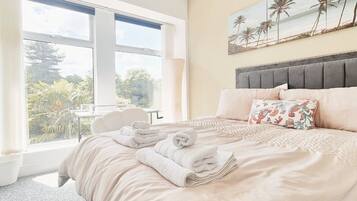 Departamento, balcón, vista al jardín | Tabla de planchar con plancha y wifi gratis