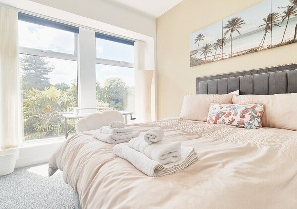 Apartment, Balcony, Garden View | Iron/ironing board, free WiFi - Stylish & Modern 2BR Flat (Nottingham)