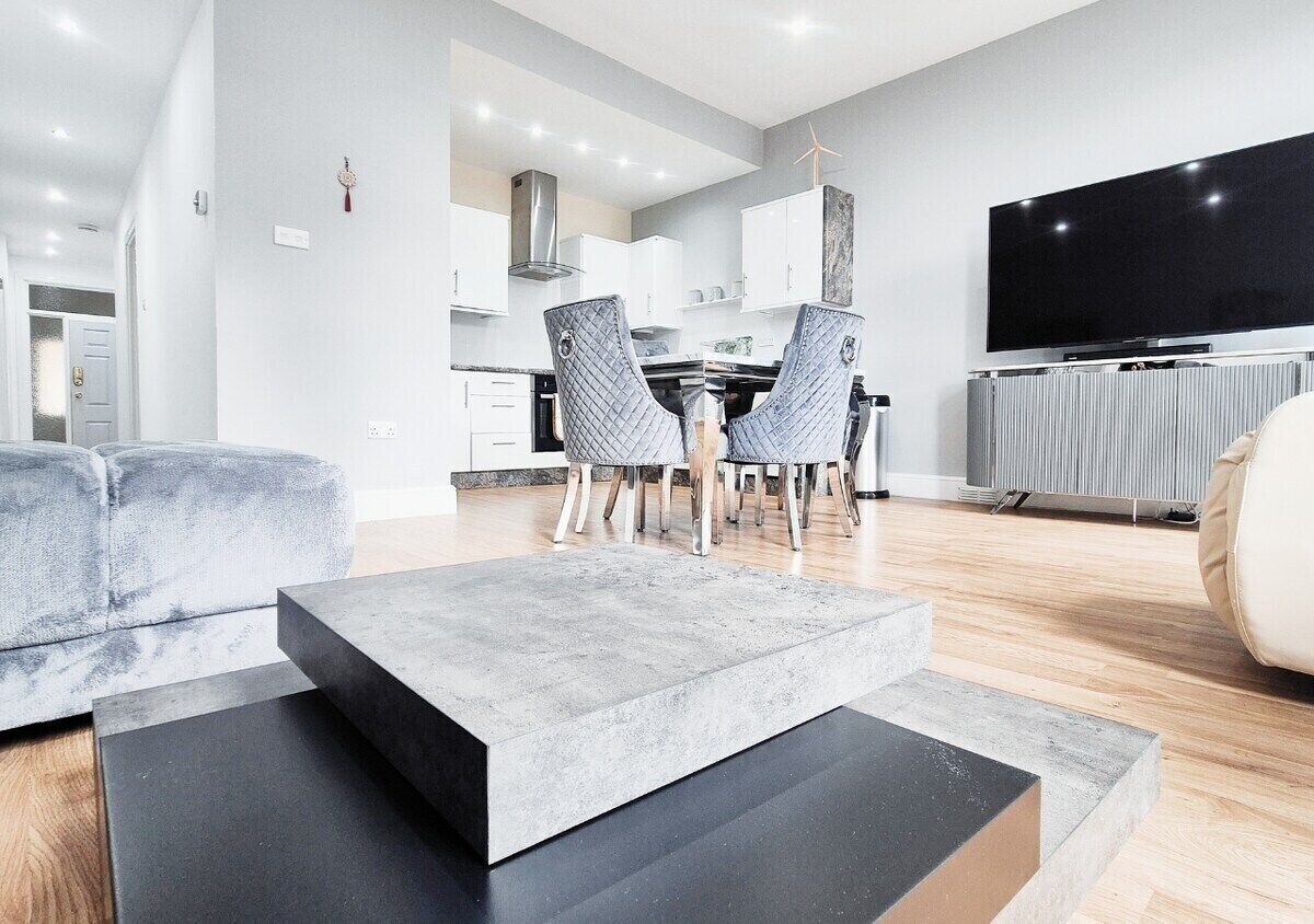 Apartamento, balcón, vistas al jardín | Salón