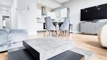 Departamento, balcón, vista al jardín | Lounge