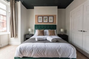 3 bedrooms, iron/ironing board, WiFi, bed sheets