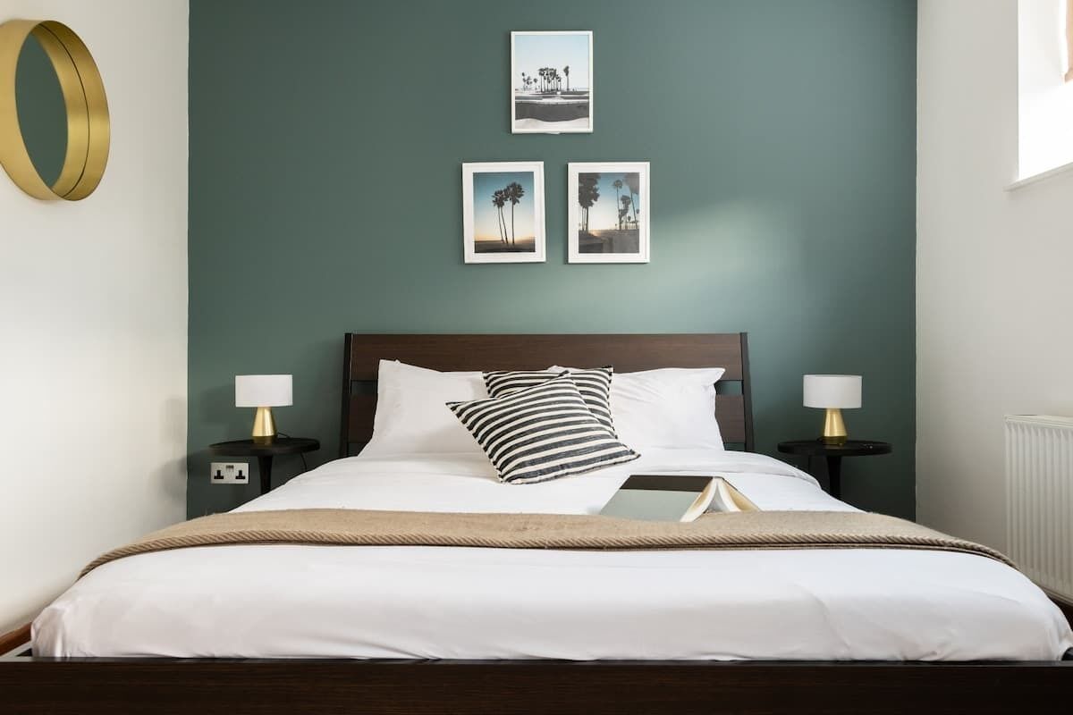 6 chambres, fer et planche à repasser, Wi-Fi, draps fournis