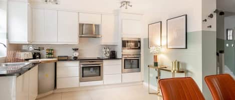 Réfrigérateur, micro-ondes, four, lave-vaisselle