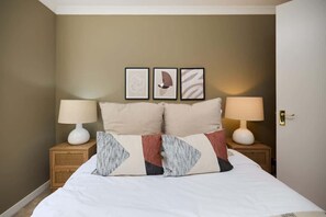 2 chambres, fer et planche à repasser, Wi-Fi, draps fournis