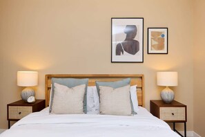 2 habitaciones, tabla de planchar con plancha, wifi y ropa de cama 