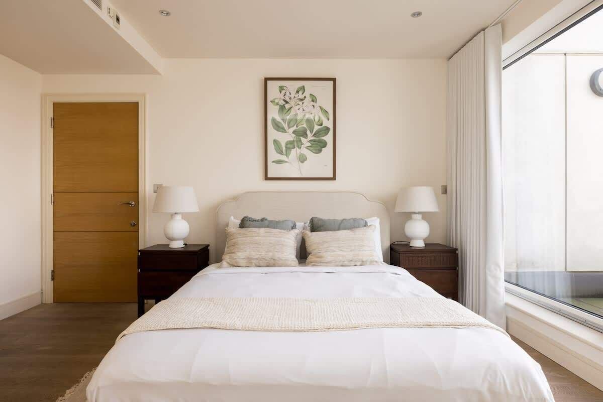 3 bedrooms, iron/ironing board, WiFi, bed sheets
