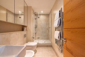 Regadera y secadora de cabello 