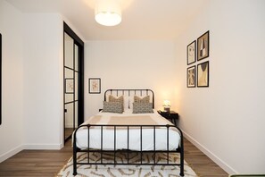 2 chambres, fer et planche à repasser, Wi-Fi, draps fournis