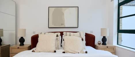 2 habitaciones, tabla de planchar con plancha, wifi y ropa de cama