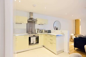 Fridge, oven, toaster, cookware/dishes/utensils