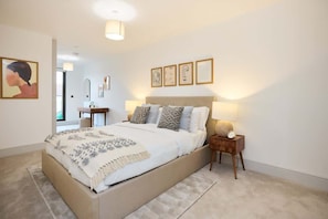 2 habitaciones, tabla de planchar con plancha, wifi y ropa de cama 