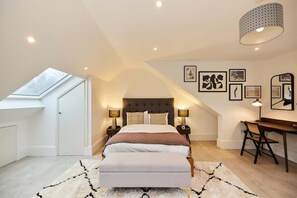 3 chambres, fer et planche à repasser, Wi-Fi, draps fournis