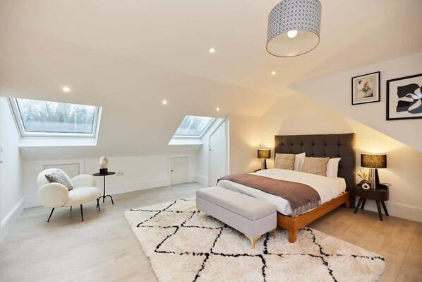 3 slaapkamers, een strijkplank/strijkijzer, wifi, beddengoed