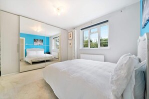 3 bedrooms, iron/ironing board, WiFi, bed sheets