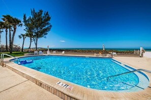 Pool - Beachfront Aldea 12, Designers Condo (Belleair Beach)
