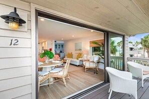 Outdoor dining - Beachfront Aldea 12, Designers Condo (Belleair Beach)