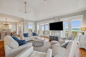 TV - Holiday Stays! Gulf Views! Community Pool! Amenities! Minutes to Boardwalk! (Alys Beach)