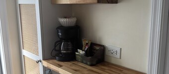 Small apt Chic 1-bedroom apartment with AC, WiFi in wonderful West Palm Beach