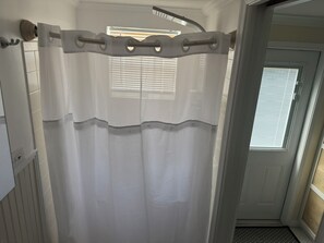 Dusche, Haartrockner, Bidet, Seife