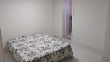 2 bedrooms, iron/ironing board, WiFi