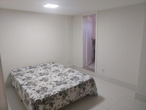 2 bedrooms, iron/ironing board, WiFi