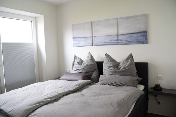 2 bedrooms, iron/ironing board, free WiFi, bed sheets