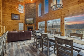 Cabin, 4 Bedrooms | Interior