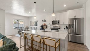 Townhouse, 4 kamar tidur | Dapur pribadi