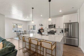 Casa geminada, 4 quartos | Cozinha privada | Geladeira, fogão, cafeteira/chaleira, torradeira