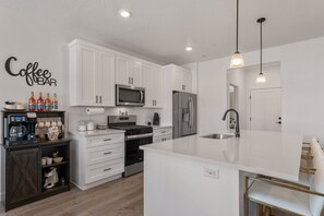 Casa geminada, 4 quartos | Cozinha privada | Geladeira, fogão, cafeteira/chaleira, torradeira