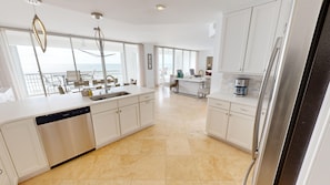Appart'hôtel, 3 chambres | Cuisine privée | Réfrigérateur, four, cafetière/bouilloire, grille-pain