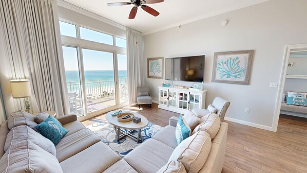 Condo, 3 Bedrooms | Living area