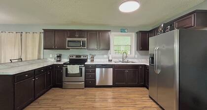 Native Nest: cozy 3-bedroom house in Jacksonville with WiFi, AC