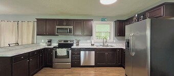 Native Nest: cozy 3-bedroom house in Jacksonville with WiFi, AC
