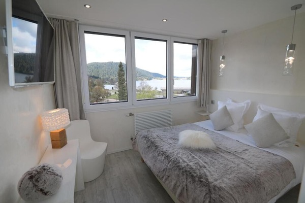 Luxury Suite, Lake View | WiFi (free), bed sheets