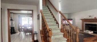 Perfect Airventure 4 bedroom home in welcoming Oshkosh with WiFi, AC
