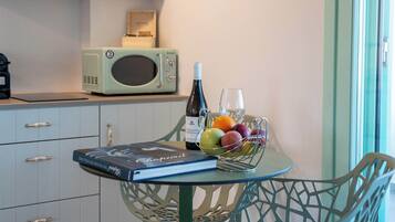 Apartamento, 1 habitación, balcón, vistas al mar | Zona de estar