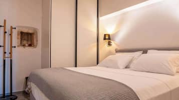 Apartment, 2 Bedrooms, Patio, Sea View | Seterika/papan seterika, Wi-fi percuma